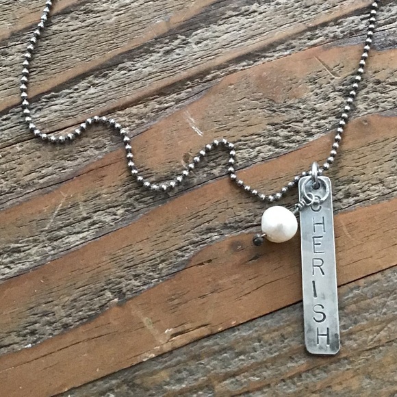 CHERISH DogTag necklace. silver with a pearl. - Picture 4 of 8